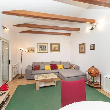4 Bedroom Stunning In Kastel Novi * Kastela