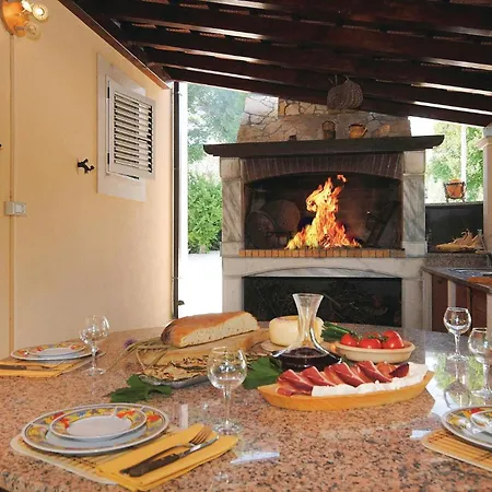 4 Bedroom Stunning In Kastel Novi Kastela
