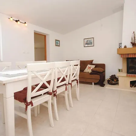 4 Bedroom Stunning In Kastel Novi Holiday home