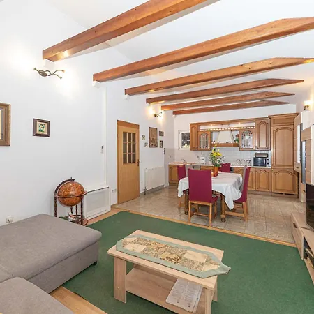 4 Bedroom Stunning In Kastel Novi *