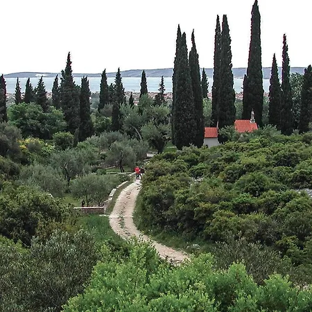 Holiday home 4 Bedroom Stunning In Kastel Novi
