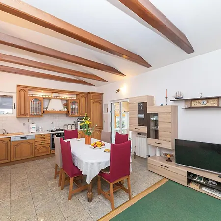 Holiday home 4 Bedroom Stunning In Kastel Novi *