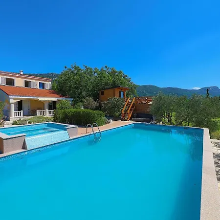 4 Bedroom Stunning In Kastel Novi * Kastela