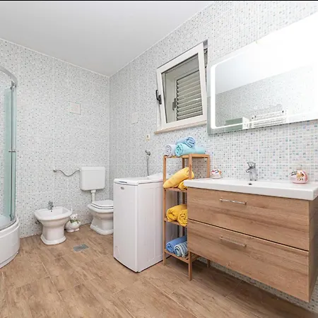 Holiday home 4 Bedroom Stunning In Kastel Novi *