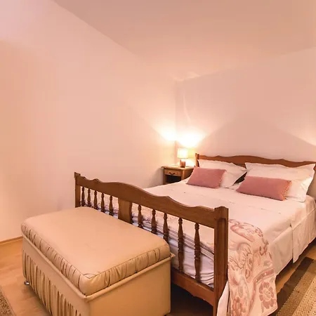 Holiday home 4 Bedroom Stunning In Kastel Novi Kastela