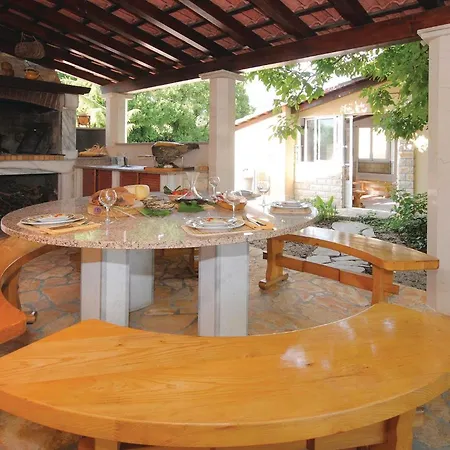 Holiday home 4 Bedroom Stunning In Kastel Novi *