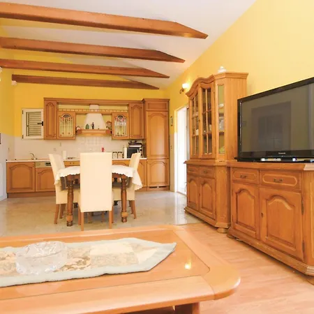 4 Bedroom Stunning In Kastel Novi *