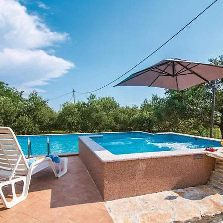 4 Bedroom Stunning In Kastel Novi Holiday home