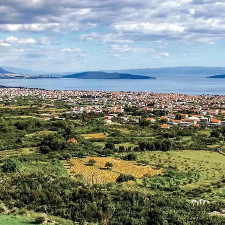 Holiday home 4 Bedroom Stunning In Kastel Novi